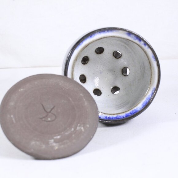 Garlic Keeper Pottery storage jar - Picture 6 of 7